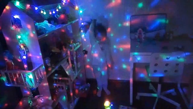 Мини-дискотека и танцующий миньон / Dancing minion toy смотреть онлайн