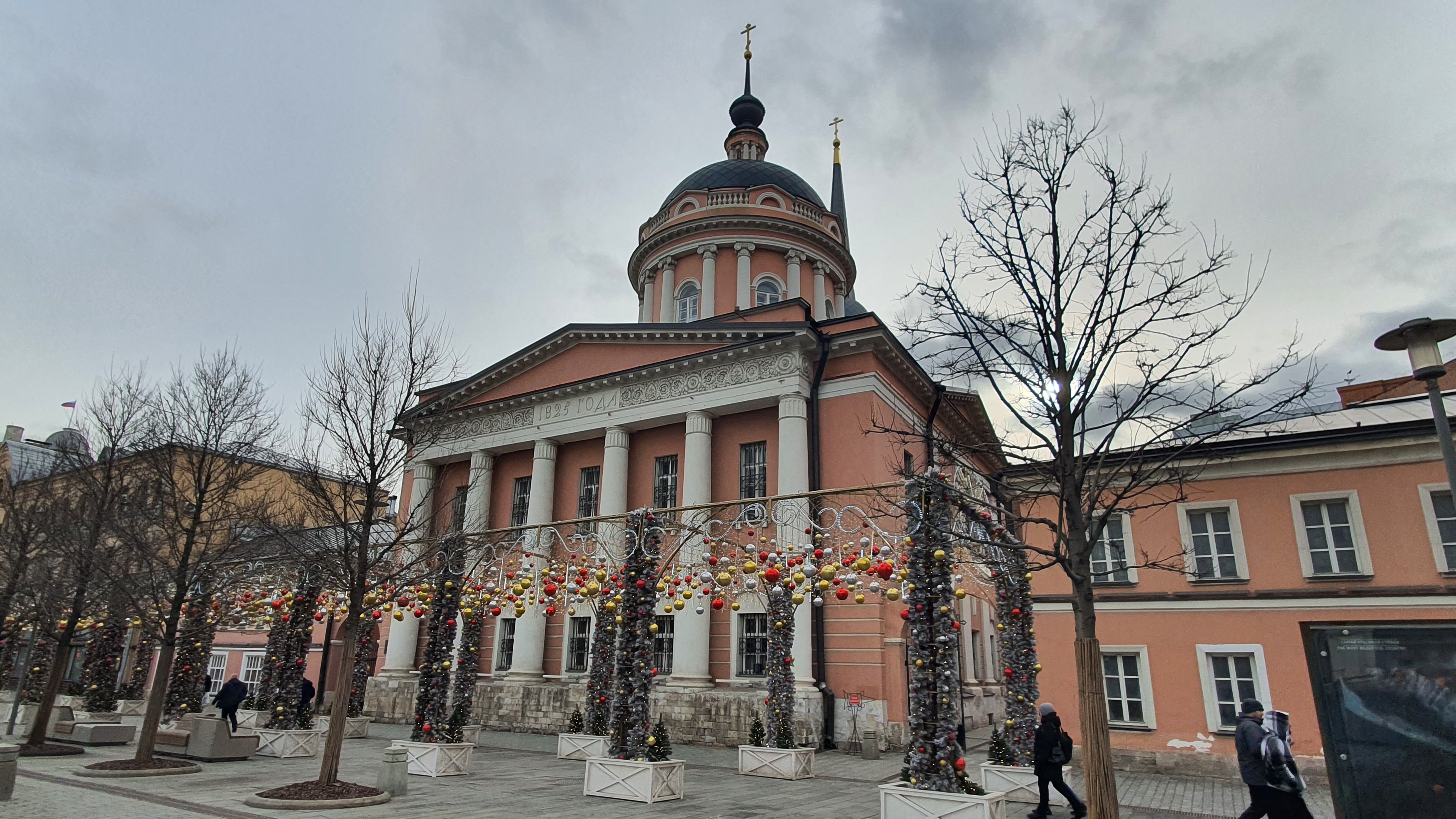 Храм святого апостола Иоанна Богослова под Вязом построен в 1825–1837, первое упоминание в 1493 году смотреть онлайн