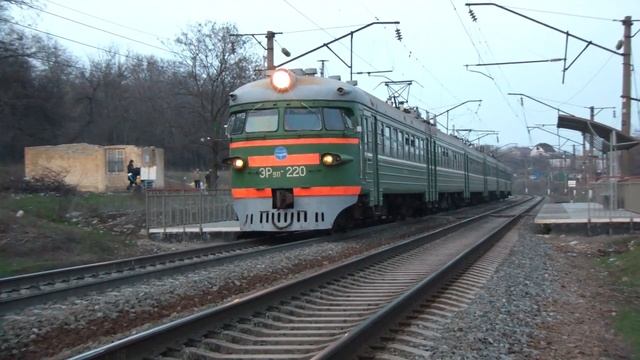 Электропоезд ЭР9П-220 смотреть онлайн