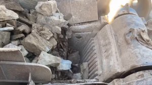 Строительство, дробление щебёнки