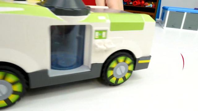 Игры машинки и роботы - Увеличиваем тачку для Супергероя! - Видео игрушки для мальчиков. Игры битвы смотреть онлайн