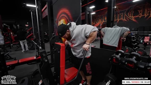 Becoming A Bodybuilder | Big Boy Finally Takes His Shirt Off | Pose Down With Mr. Olympia Flex Lewi смотреть онлайн