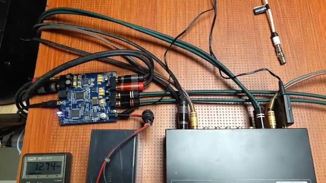MiniDSP 2X4 HD alimentation batterie 12V смотреть онлайн