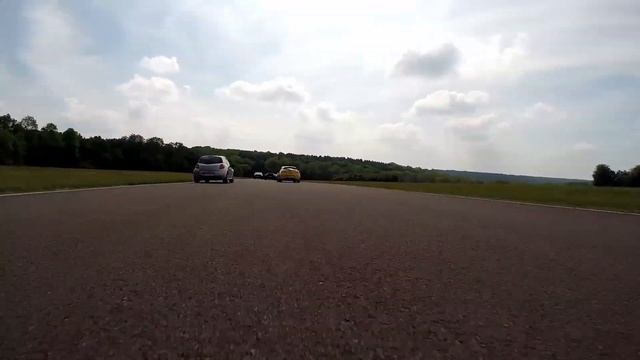Mégane 2 RS - Circuit des Ecuyers - s3/s5 - 01/06/2014 смотреть онлайн