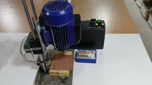 Самодельный сверлильный станок для сверления печатных плат.