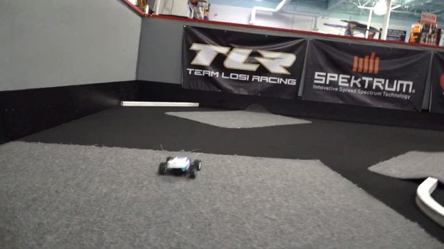 Losi Mini-T 2.0 2WD Stadium Truck Brushless RTR смотреть онлайн