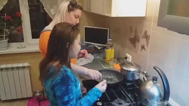 Пришла подруга и стала жарить арбизы смотреть онлайн