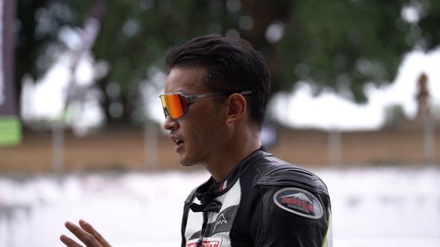 ลองขี่ รีวิว : สัมผัสแรก Ninja ZX-4R ควบ Eliminator ซิตี้ครุยเซอร์ смотреть онлайн
