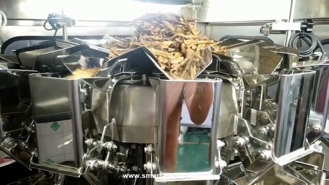 Автоматические сухие фруктовые кусочки кусочки ведра конвейерное питание многовеловые головки напол смотреть онлайн