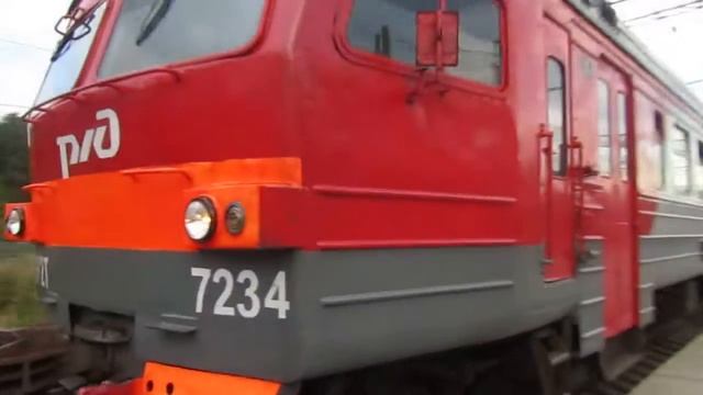 "Последняя ЭР2Т в Московской области!" ЭР2Т-7234 отправляется со станции Иванцево. смотреть онлайн