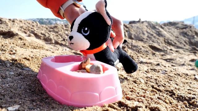 Барби и щенок на пляже. Видео для девочек. Маша Капуки и игры в куклы смотреть онлайн