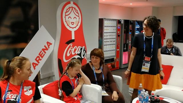 Девочка, которая поможет арбитра матча открытия ЧМ подбросить монету смотреть онлайн