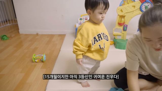 15개월 쌍둥이 새 옷 입혀보기 / New clothes for 15 month old baby смотреть онлайн