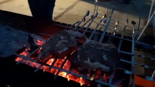 Говядина на мангале привет в германию и турцию. смотреть онлайн