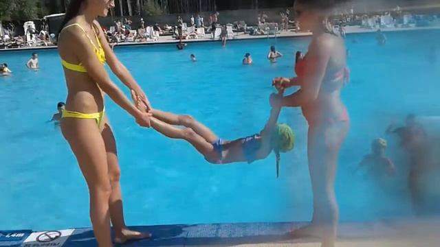 Это меня кидают смотреть онлайн