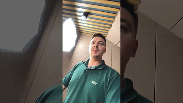 Краткий обзор домашней студии звукозаписи в лайв формате. Всё про акустическую отделку помещения. смотреть онлайн