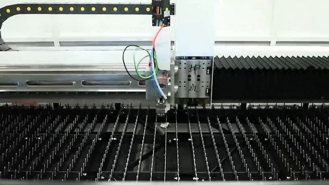 Серия A1530 — одноплатформенный лазерный режущий станок с полностью закрытым корпусом смотреть онлайн