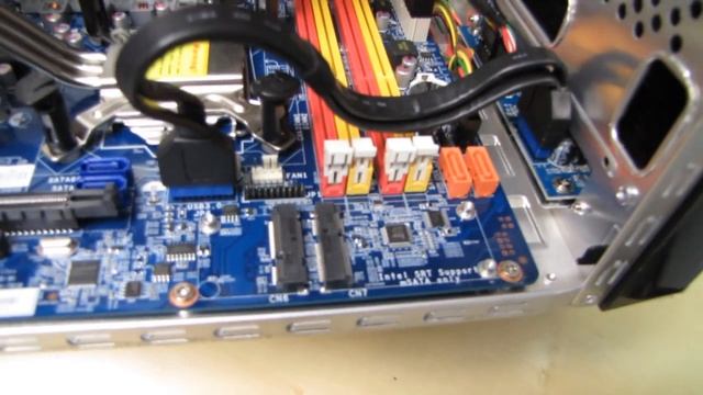Shuttle SZ68R5 Z68 Intel LGA1155 Barebones Mini PC Unboxing & First Look Linus Tech Tips смотреть онлайн