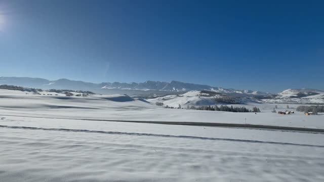 вдоль трассы