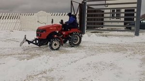 Уборка снега минитрактором TZR T15