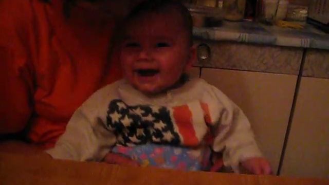 малыш хохочет смотреть онлайн