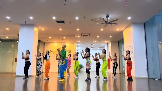 Sofia Zumba Cơ Bản Cho Người Mới смотреть онлайн