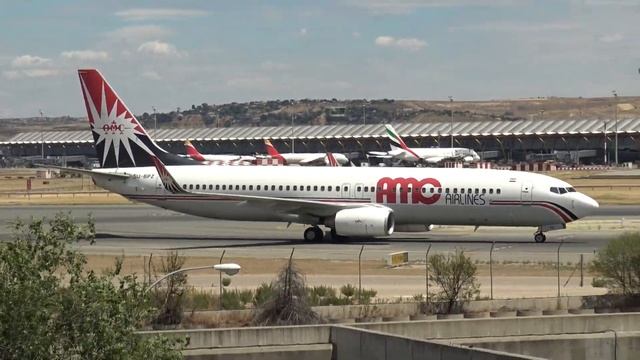 Amc Airlines Boeing 737-800 SU-BPZ Taxing Madrid Barajas LEMD смотреть онлайн