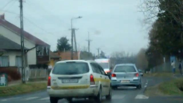 Mercedes Sprinter 310 Old Ambulance Responding