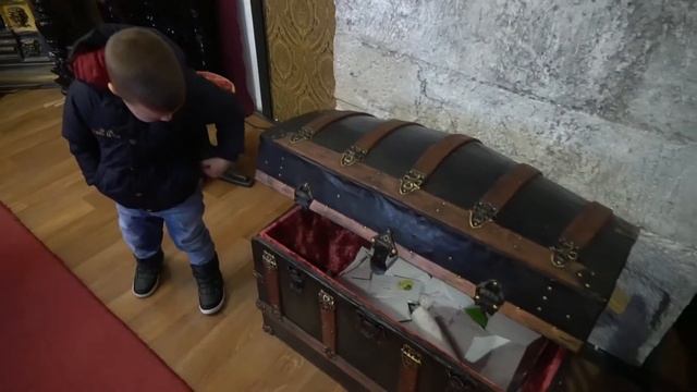 У замку Паланок діє резиденція святого Миколая смотреть онлайн