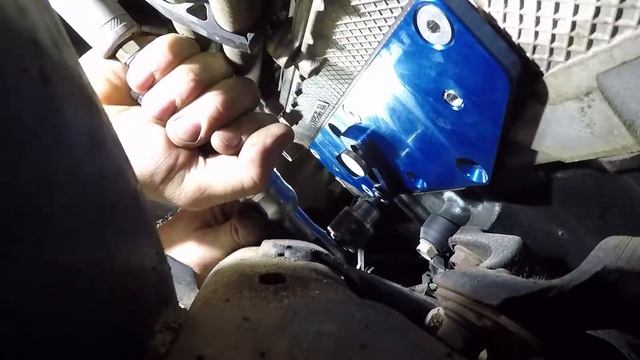 Broken Exhaust manifolt bolt removal with Manibolt Driller смотреть онлайн