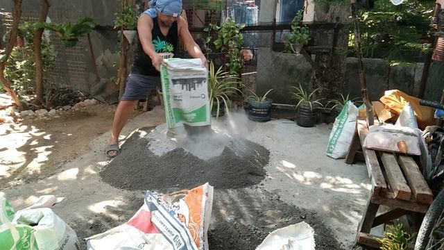 Cement and sand mixing/ ratio: 1 bag cement, 35 to 40 pala (spade of sand)/ For Flooring/ DIY. смотреть онлайн