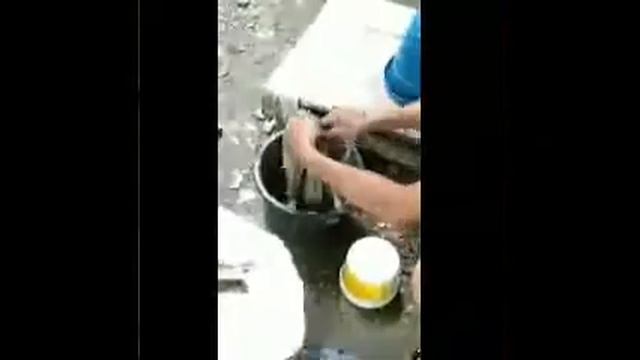 #8vlog 👍How to make a beautiful Flower Pot from rugs and cement! #Credit to konsehal Essen Yago смотреть онлайн