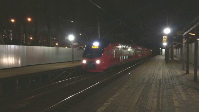 Медленно плывёт! ЭШ2-002 проходит пл. Переделкино смотреть онлайн