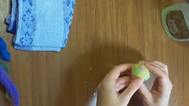 Делаем бусы из шерсти смотреть онлайн