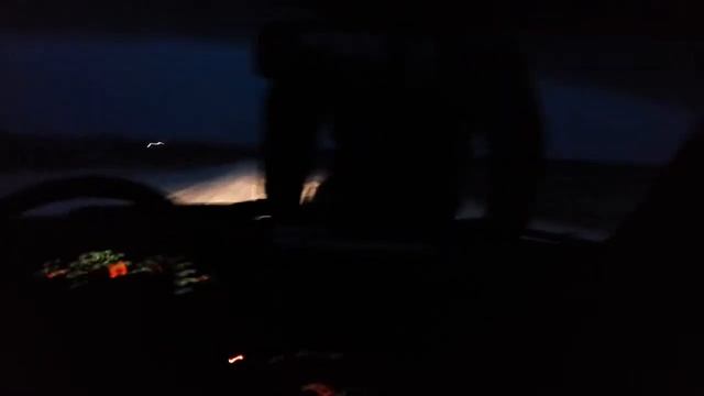 Евгений на капоте