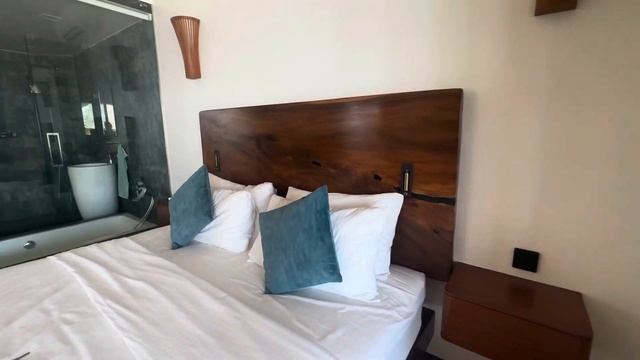 ABSOLUTE BEACHFRONT RESORT, KOH PHANGAN, THAILAND 2023!! Sea view bungalow tour! смотреть онлайн