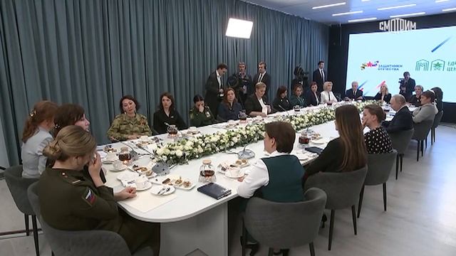 Цивилева прочитала стихотворение бойца СВО на встрече с Путиным смотреть онлайн