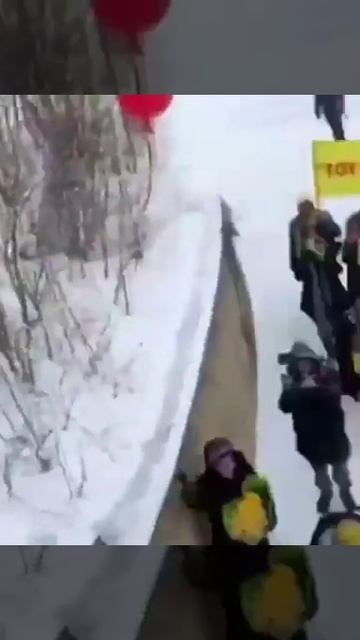 Несравненная Алла Пугачева со стен своего замка в деревне Грязь приветствовала фанатов на 8 марта! смотреть онлайн