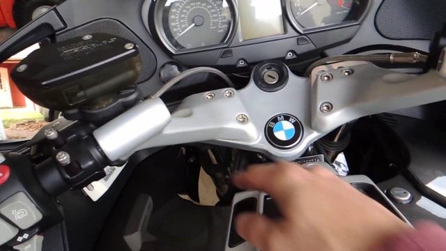 Install And Review BMW R1200RT Risers Or Bar Backs смотреть онлайн