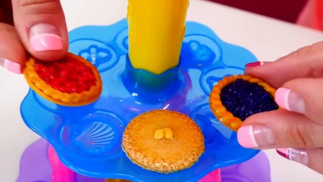 Кукла Барби и Маша Капуки готовят вкусняшки из пластилина Плей До! - Видео сборник игр для детей. смотреть онлайн