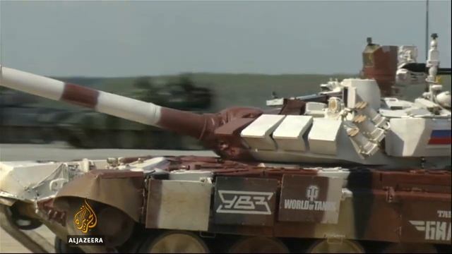 Tank biathlon shows off Russia military might смотреть онлайн