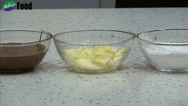 BIGENNERS SPECIAL | (CHOCOLATE HAZELNUT MACARONS) WITH YUMMIEST CHOCO HEZE SPREAD | BY MILLKYZ FOOD