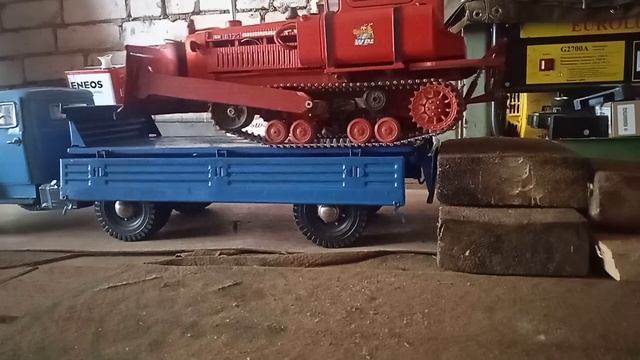 как погрузили дт-75 в зил-130 с полуприцепом смотреть онлайн