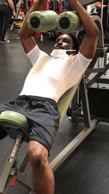 Test your might Boxing training #boxing #shorts #viral #youtubeshorts #viralshorts #trending #short смотреть онлайн