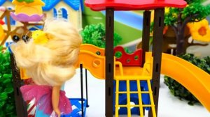 Челси упала на детской площадке и поранила руку. Игры для девочек. Мультик Барби