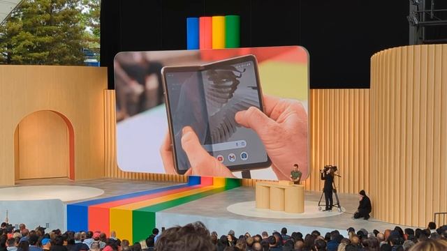 Samsung Pixel Fold Smartphone Unveiled at Google IO Launch смотреть онлайн