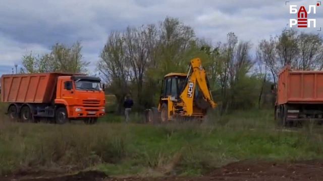 В селе Быков Отрог сваливают глину на свалку