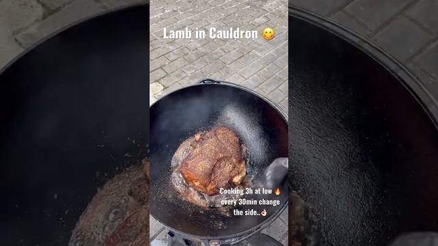 Баранья нога в казане , просто и очень вкусно 👌🏻 #cauldron #kazan #lamb#баранина