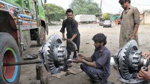 Как отремонтировать сломанный дифференциал грузовика Как восстановить Сломанный задний дифференциал