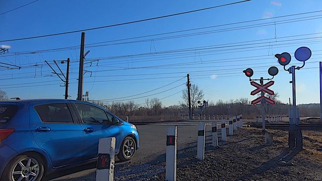 RailWay. Railroad crossing. Two freight trains in Partizansk / Два грузовых поезда в Партизанске смотреть онлайн